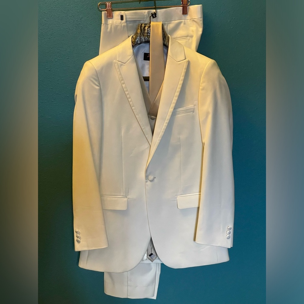 BRYAN MICHAELS Men’s Ivory Slim Fit 2 Piece Tuxedo W/Champagne 4 Piece Vest Set